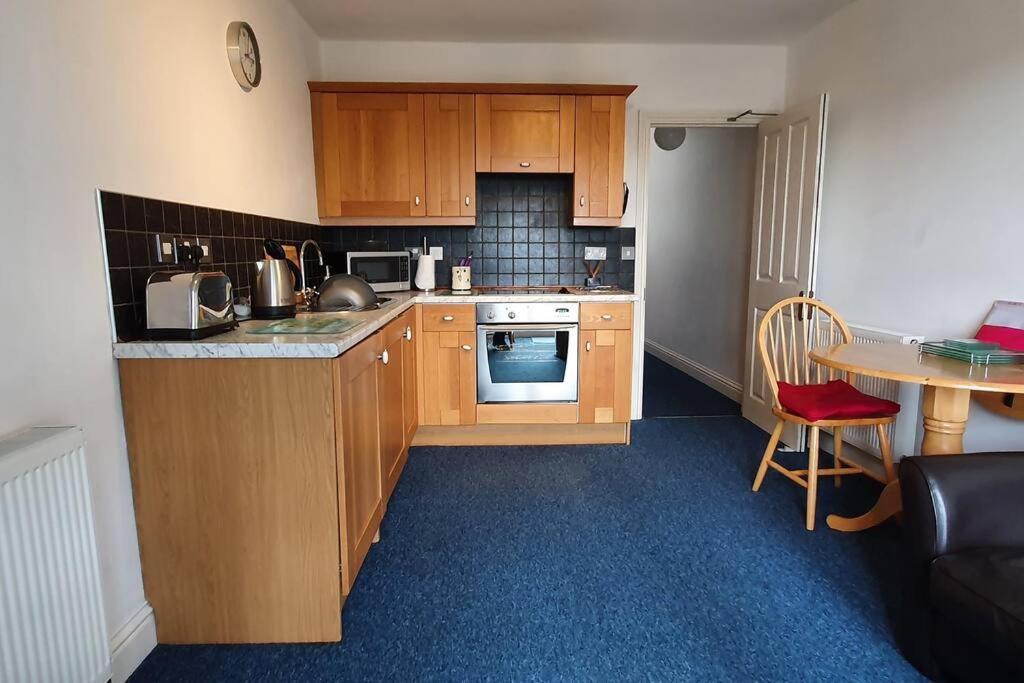Stylish, Comfortable Apartment With Balcony 플리머스 외부 사진