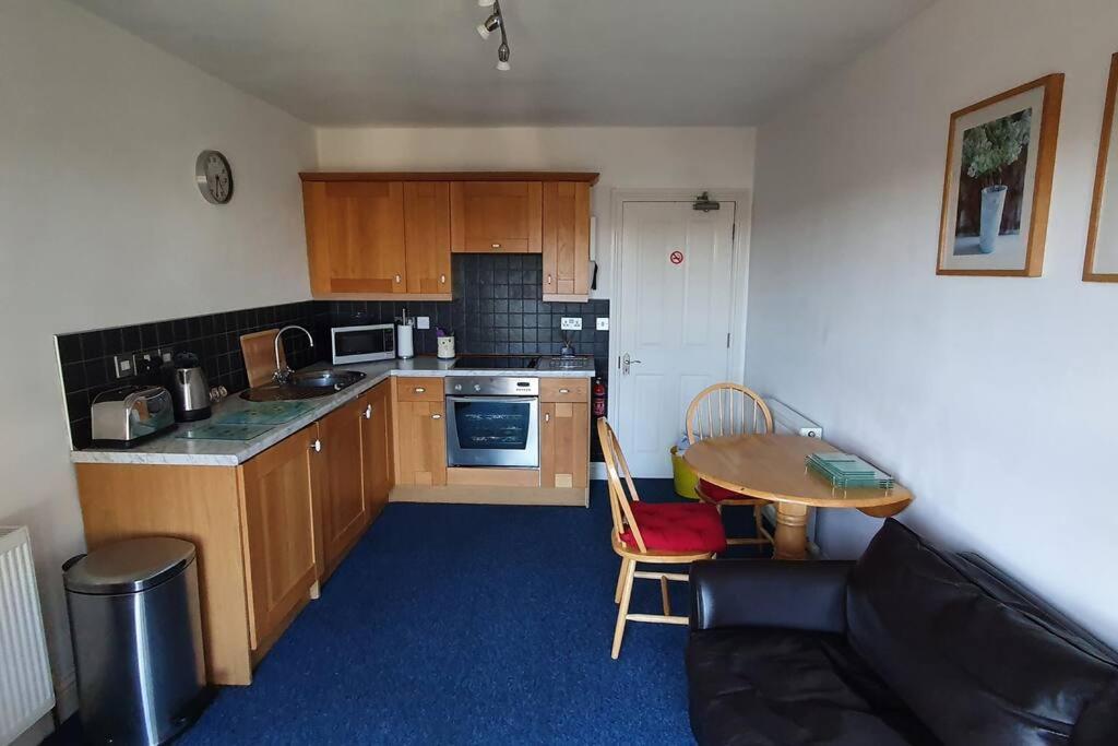 Stylish, Comfortable Apartment With Balcony 플리머스 외부 사진